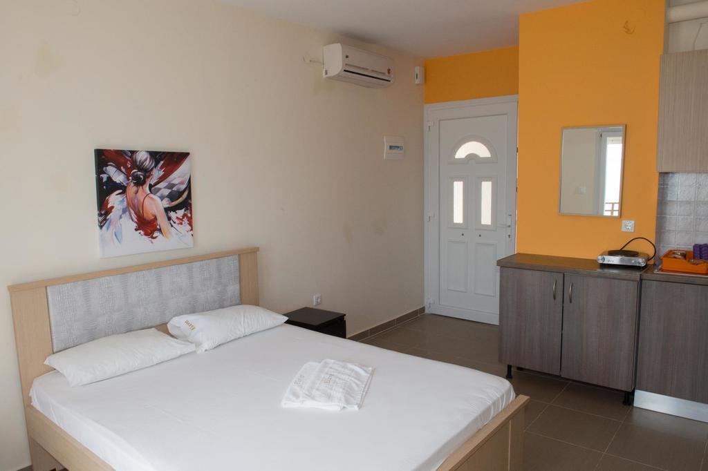 Rooms Elena Νέα Ποτίδαια Εξωτερικό φωτογραφία